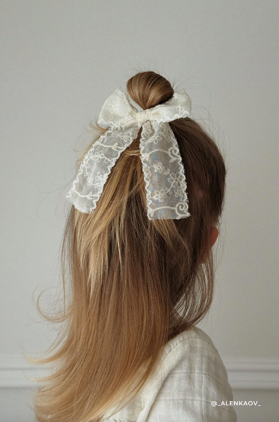 Violette Lace Bow